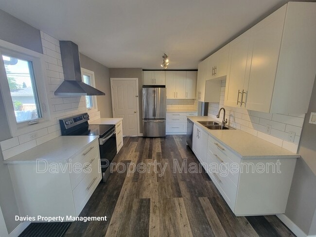 9072-9052 52 St NW in Edmonton, AB - Building Photo - Building Photo