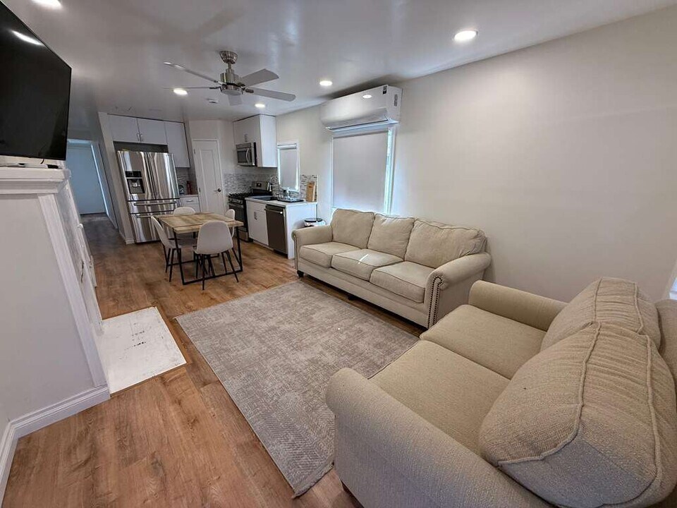 1157 W 2nd St, Unit 1157 W 2nd St, San Pedro, CA 90731 in San Pedro, CA - Foto de edificio