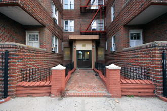 The Churchill in Flushing, NY - Building Photo - Building Photo