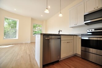 845 Beacon St, Unit #1 in Boston, MA - Building Photo - Building Photo