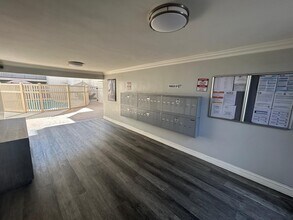 15050 Burbank Blvd in Van Nuys, CA - Foto de edificio - Building Photo