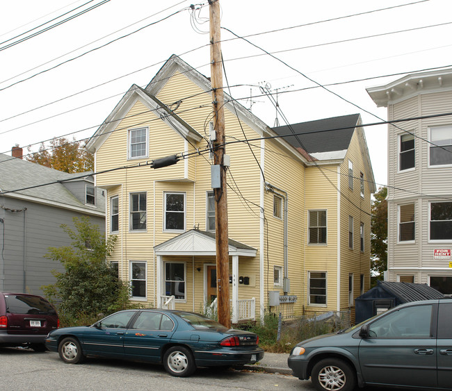 305 Bates St in Lewiston, ME - Foto de edificio - Building Photo