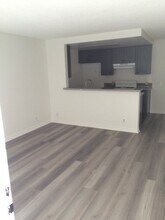 1402 N Alta Vista Blvd in Los Angeles, CA - Foto de edificio - Building Photo