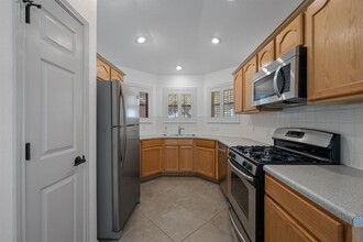 5400 Rusk Ct in Austin, TX - Building Photo - Building Photo