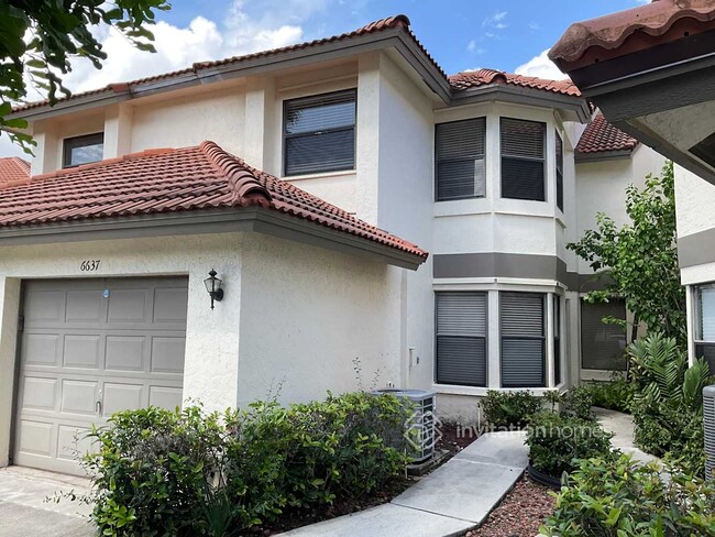 6637 Boca Hermosa Ln in Boca Raton, FL - Foto de edificio - Building Photo