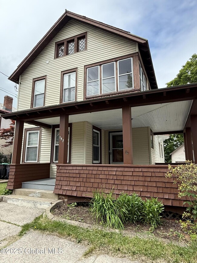 157 Washington St in Saratoga Springs, NY - Building Photo - Building Photo
