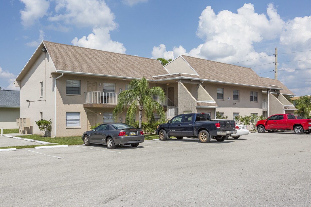 Bowling Green Apartments in Ft. Myers, FL - Foto de edificio