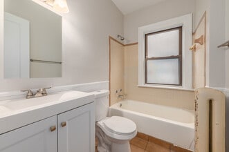 Colonial in Cleveland, OH - Building Photo - Interior Photo