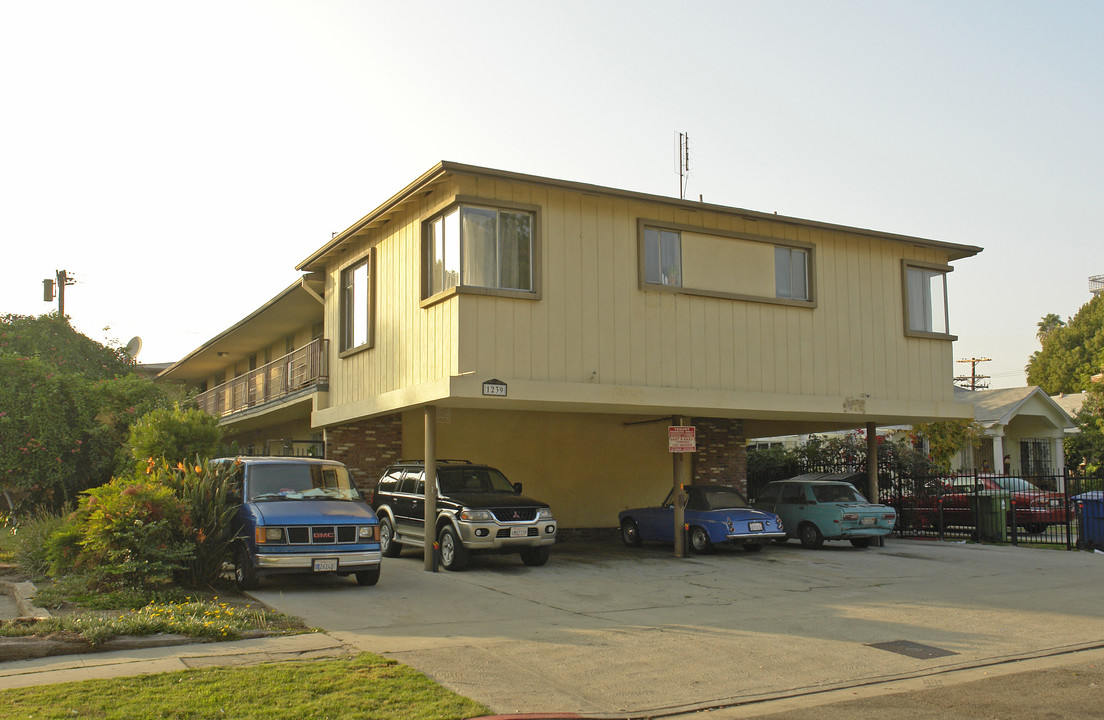 1239 Lodi Pl in Los Angeles, CA - Foto de edificio