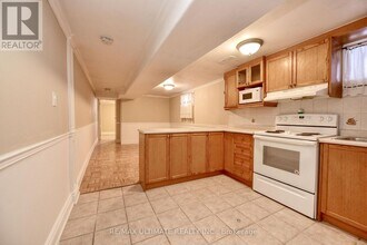 132 Spears St in Toronto, ON - Building Photo - Building Photo