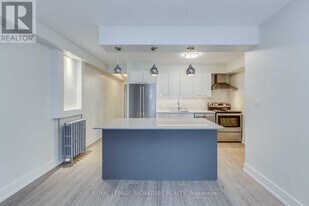 1089 Broadview Ave in Toronto, ON - Building Photo