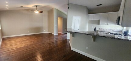 9704 Portland Rose Ave, Unit 9704 Portland Rose Ave in Bakersfield, CA - Building Photo - Building Photo