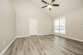 1990 Bolden Dr in Murfreesboro, TN - Building Photo - Building Photo