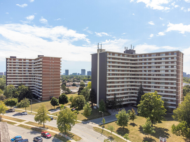 Clipper Place in Toronto, ON - Building Photo - Building Photo