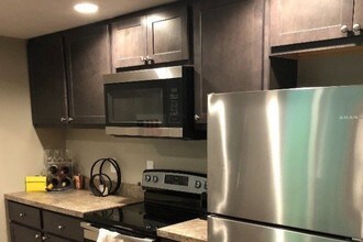 417 Locust St, Unit 2 in Marshall, MI - Building Photo - Building Photo
