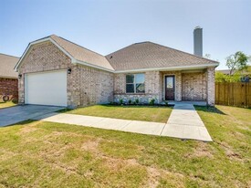 4113 Bridle Path Ln in Sanger, TX - Building Photo