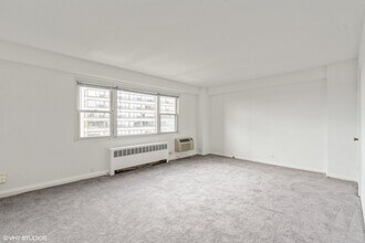 2909 N Sheridan Rd, Unit 1701 in Chicago, IL - Building Photo - Building Photo