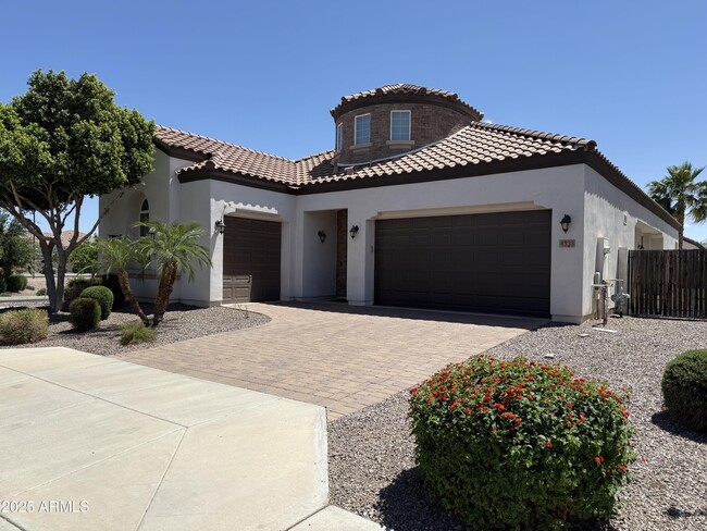 property at 4333 E Grand Canyon Dr