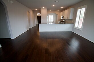 383 Leadtree Loop in Mustang Ridge, TX - Foto de edificio - Building Photo