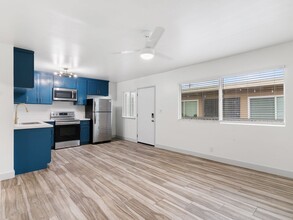 1332 Walnut Ave in Long Beach, CA - Foto de edificio - Building Photo