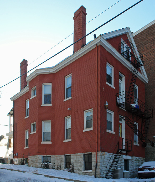 2327 Ohio Ave in Cincinnati, OH - Foto de edificio - Building Photo