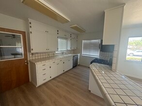 120 Glencrest Ln in Paso Robles, CA - Building Photo - Building Photo