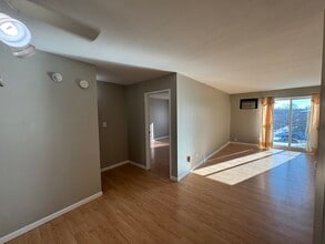 252 Shorewood Dr, Unit 1B in Glendale Heights, IL - Foto de edificio - Building Photo