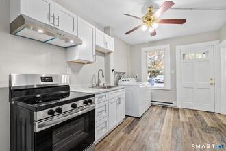 39 Goodwin St in Bristol, CT - Building Photo - Building Photo