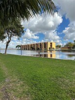 4717 NW 7th St in Miami, FL - Building Photo