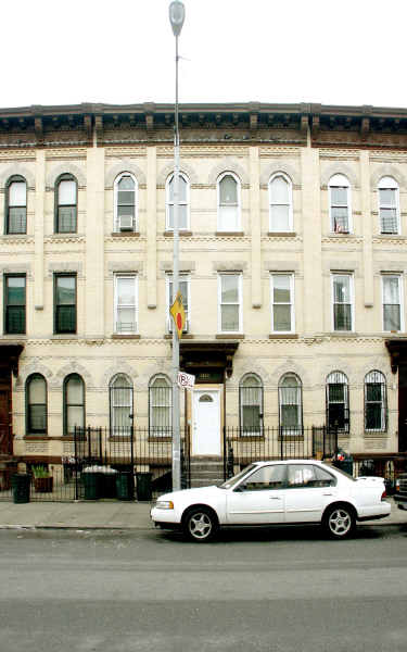 SFR, 3 Family Dwelling in Brooklyn, NY - Building Photo