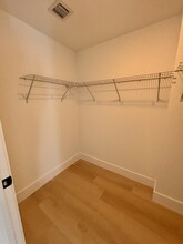 2596 NE 182nd Ter, Unit A2 in North Miami Beach, FL - Foto de edificio - Building Photo