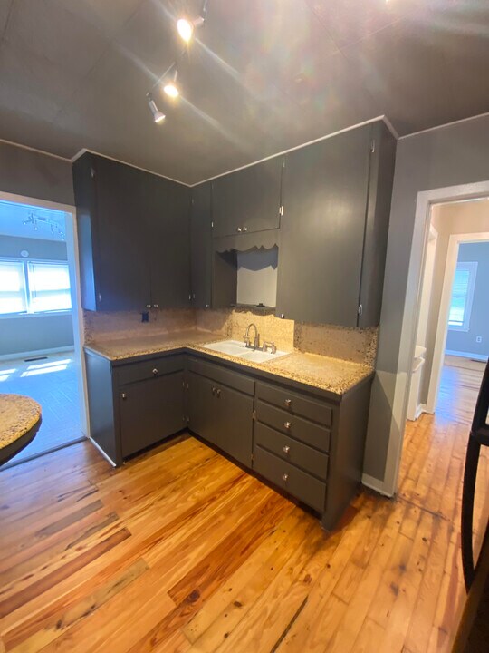 2506 W Easton Ct in Tulsa, OK - Foto de edificio