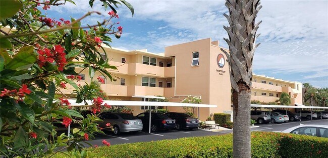 7420 Bay Island Dr S in South Pasadena, FL - Building Photo - Building Photo