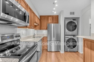 5904 Mt Eagle Dr in Alexandria, VA - Building Photo - Building Photo