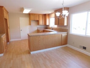 296 Reindollar Ave in Marina, CA - Building Photo - Building Photo