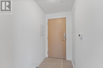 1 Quarrington Lane in North York, ON - Building Photo - Building Photo