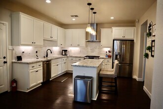 3281 Crocker Dr in Sacramento, CA - Building Photo - Building Photo