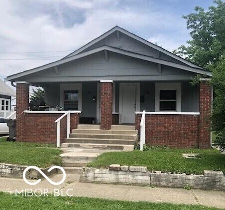 property at 833 N Gladstone Ave