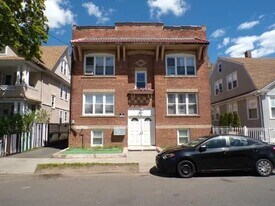 128 East Ave in Bridgeport, CT - Building Photo