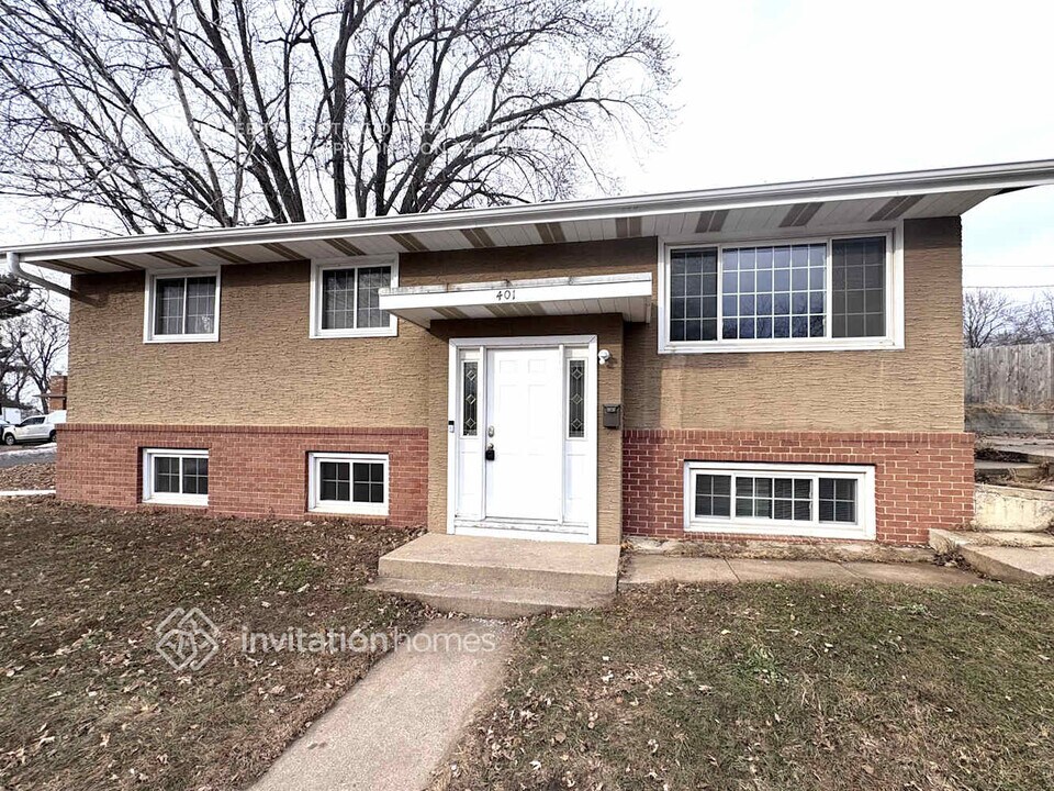 401 42nd Ave NE in Minneapolis, MN - Foto de edificio