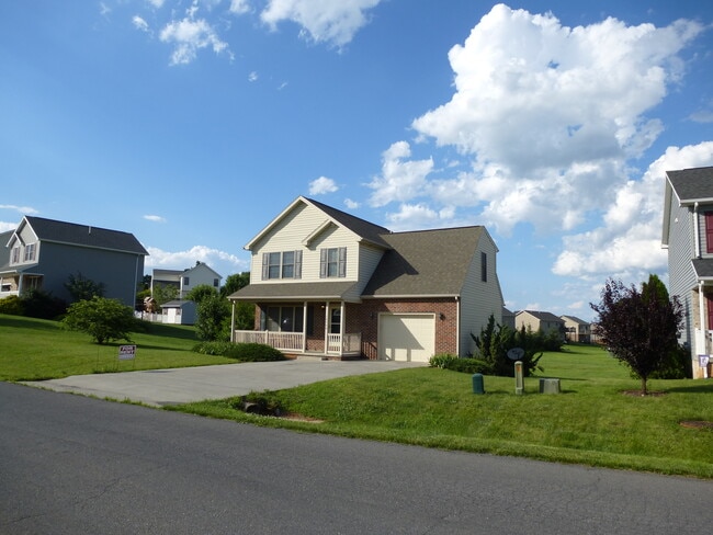 14760 Justice Xing in Broadway, VA - Foto de edificio - Building Photo