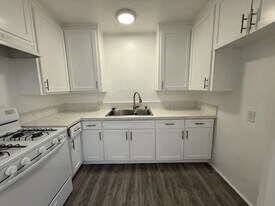 11487 Sherman Way in North Hollywood, CA - Building Photo