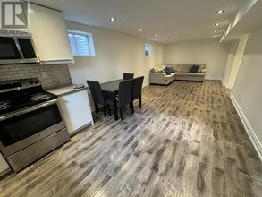 71 Golf Links Dr in Aurora, ON - Building Photo - Building Photo