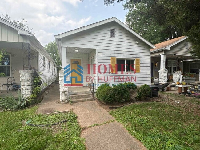 property at 1728 E Illinois St