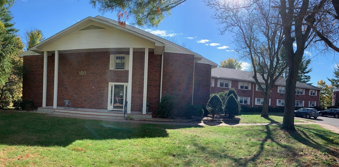 Worthington Apartments in Rocky Hill, CT - Foto de edificio