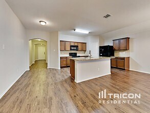 3025 Iris Dr in Lancaster, TX - Building Photo - Building Photo