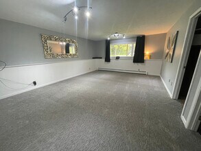 8621 Leeper Cir in Anchorage, AK - Building Photo - Building Photo