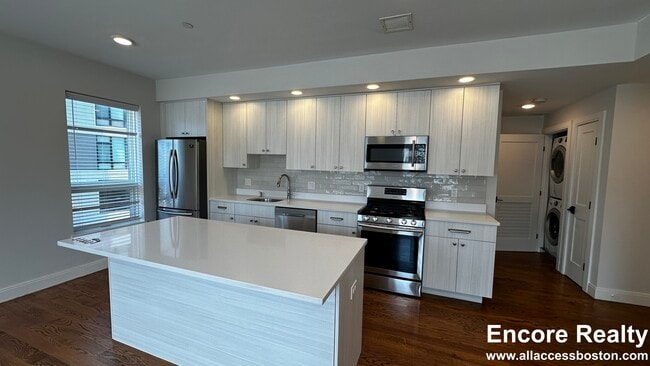 1 Everett St, Unit 203 in Boston, MA - Foto de edificio - Building Photo