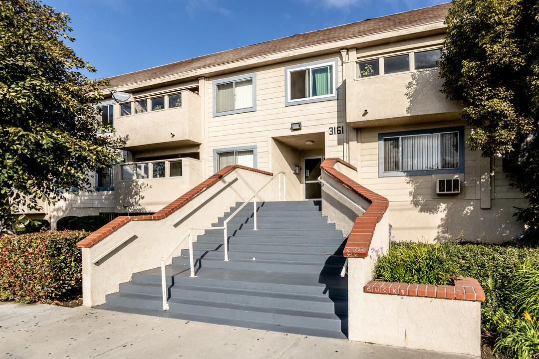 Bell Court Apartments in Anaheim, CA - Building Photo