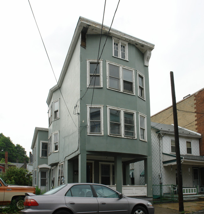 406 N Rock St in Shamokin, PA - Foto de edificio - Building Photo